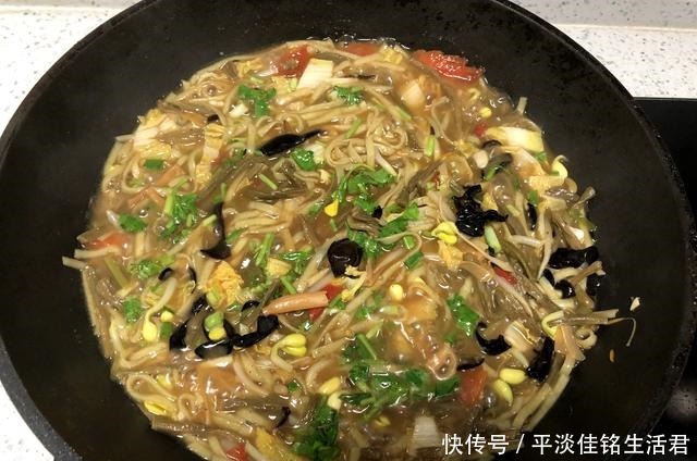 老一辈|它是灾荒年的“救命饭”,是老一辈的最爱,现在成了街头的网红面