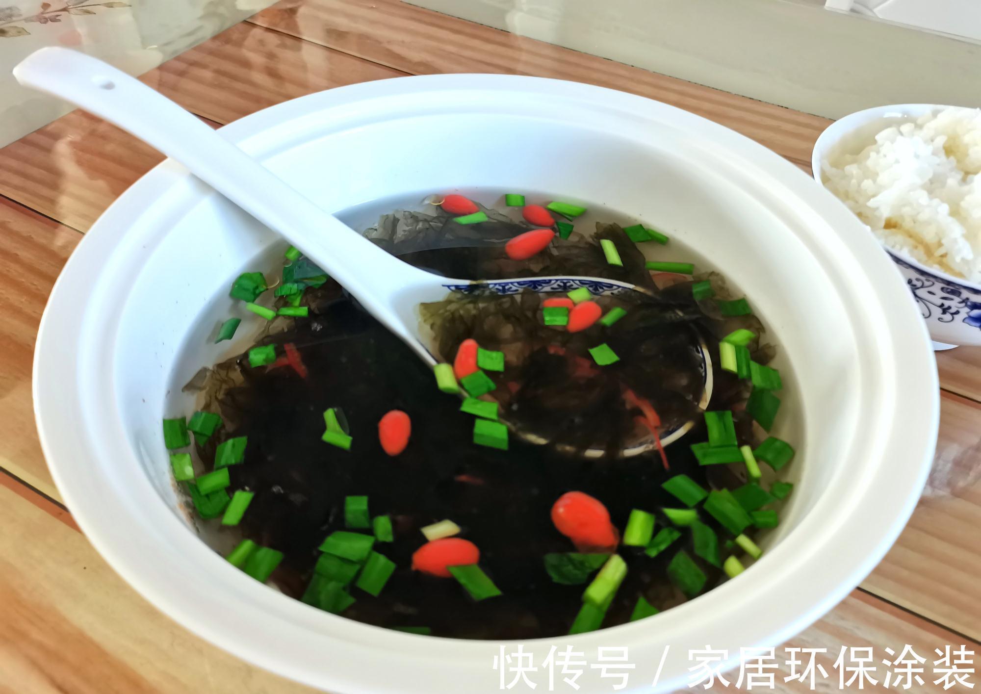 两人午饭,两菜一汤,都是自己爱吃的,最简单的幸福