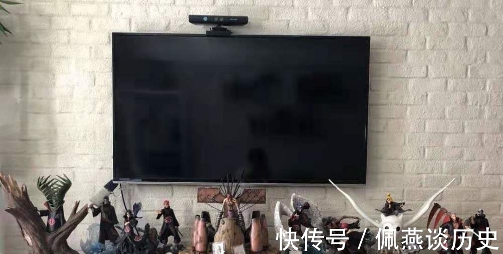小伙|小伙晒长门手办,胸部肋骨清晰可见,当看到背上的管子:给跪了