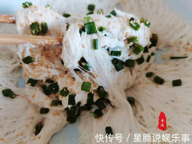 酵母粉|不沾手发面饼外面酥脆,里面柔软,有葱香芝麻香和花椒的清香