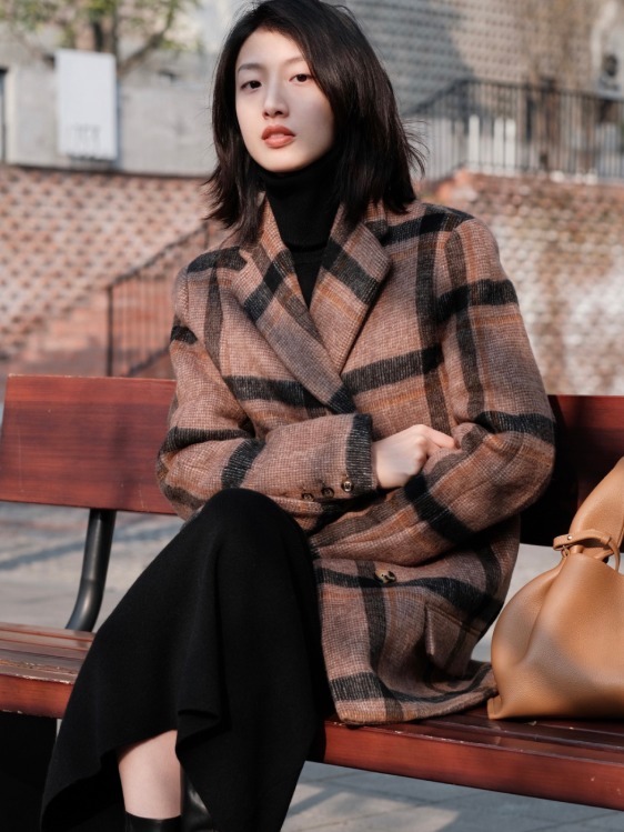 大长腿 格纹外套是今年冬季最飒单品,穿到明年也不过时,快来试试吧