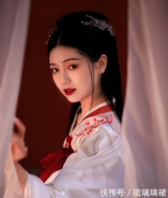 灵动$眼睛有这三个特征,就是天生的“古风杏眼”,全中的女生太幸运!