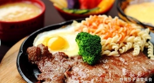 鸡蛋|为何牛排旁有“生鸡蛋”?不懂别瞎吃,免得被服务员“另眼相看”