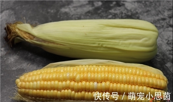 玉米身上有个小开关，转一转玉米马上散开，2分钟剥一盆，超省