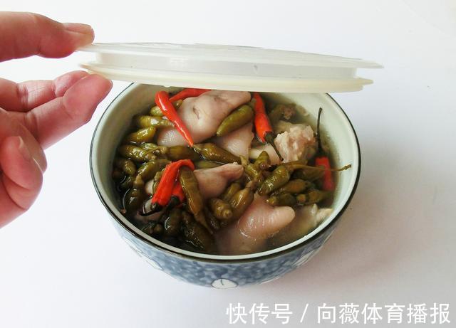 猪蹄酸辣q弹|做猪蹄,记住“1腌2泡”的窍门,猪蹄酸辣Q弹,不腥不油腻