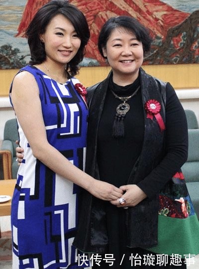 李梓萌不化电视妆的时候，看着还挺随性的，温柔的样子更知性