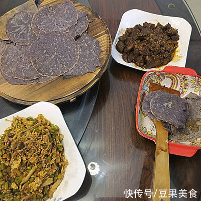 最适合在家吃的减脂:粗粮饼卷菜+肉,美味又健康