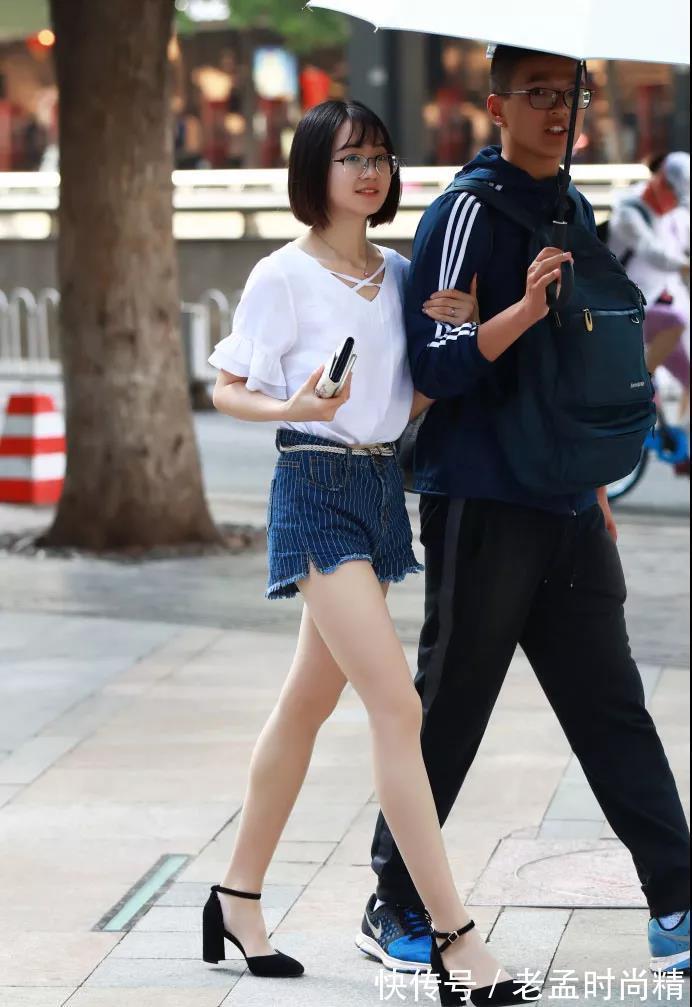 校园风 街拍路人,青春校园风穿搭参考,让你成为甜美时尚的丽人