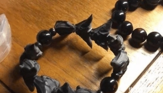 "啥叫文玩硬汉?不管多虐手,说盘就盘"