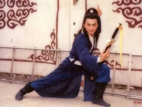 穿紅衣服最帥的男人長這樣