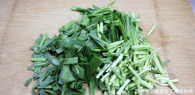 这菜富含锌,学生娃和男人可常吃,味道鲜美5分钟出锅挺下饭