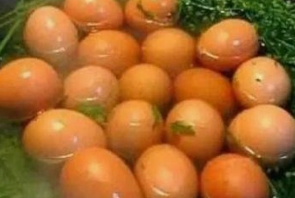 艾叶|女人每天一个艾叶煮鸡蛋,给你带来4个好处,很多人都不会用