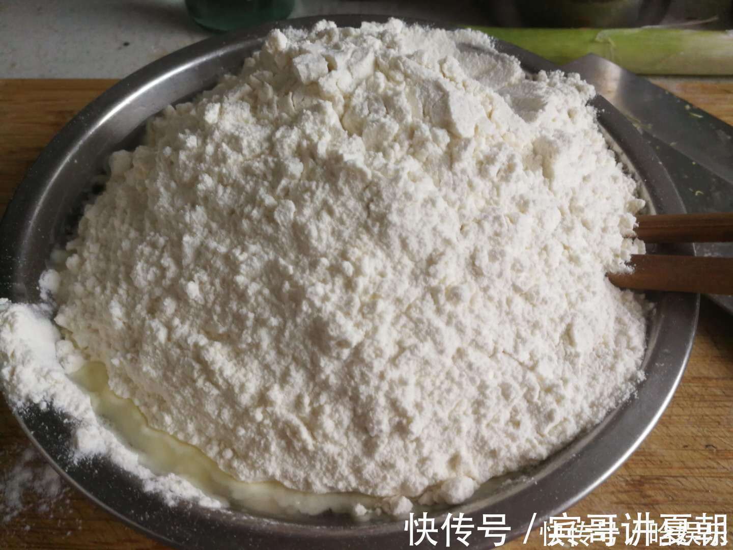 鸡蛋清|做饺子皮加鸡蛋、盐和面?换一样,饺子皮又薄又柔滑筋道,煮不烂