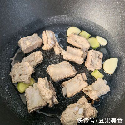 绝杀|色香味俱全，米饭配排骨豆角焖面，下饭绝杀