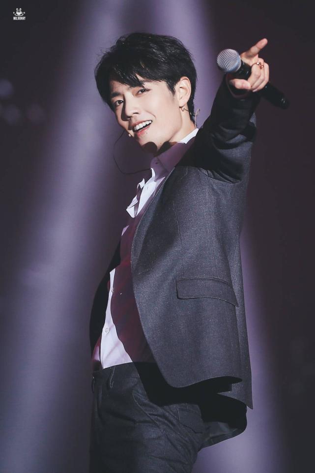 那英|著名导演公开警告那英你不该请肖战吃火锅，你从来没有帮助过他