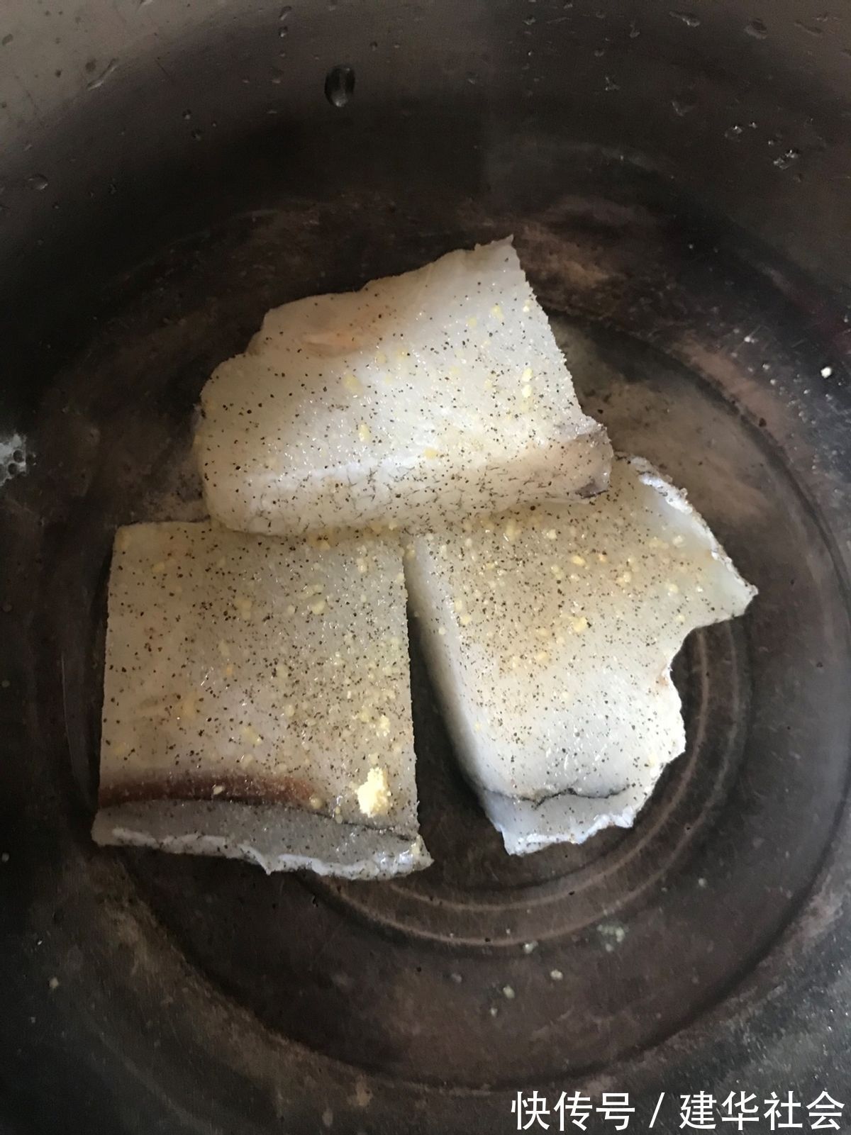 鳕鱼块|鳕鱼搭配上香菇酱,口感厚实绵密,简直不要太好吃