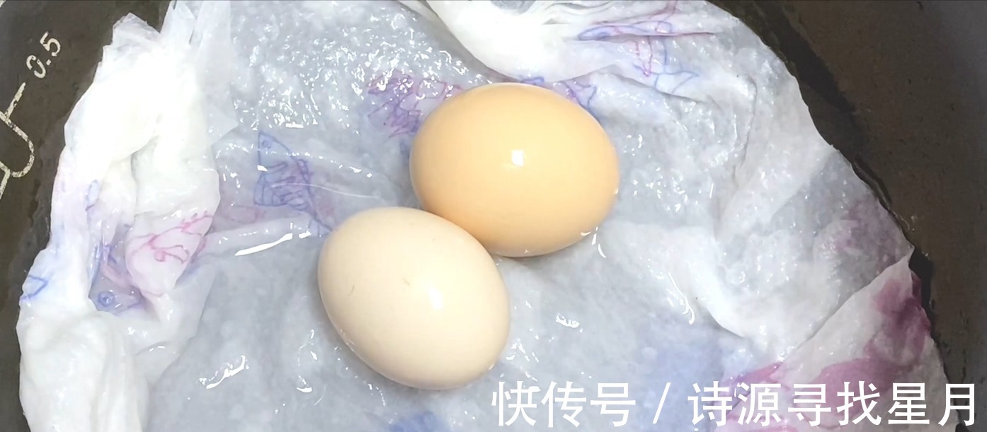 鸡蛋别再用水煮了,保姆教你新方法,只需1分钟,鸡蛋鲜嫩不粘壳!