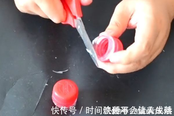 把塑料瓶的瓶口剪下来,做出来的东西太有才了,家家户户都用得到