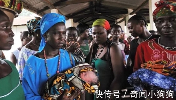 死亡|非洲17岁少女生孩子过程中死亡,刚出生的宝宝被残忍的这样处理