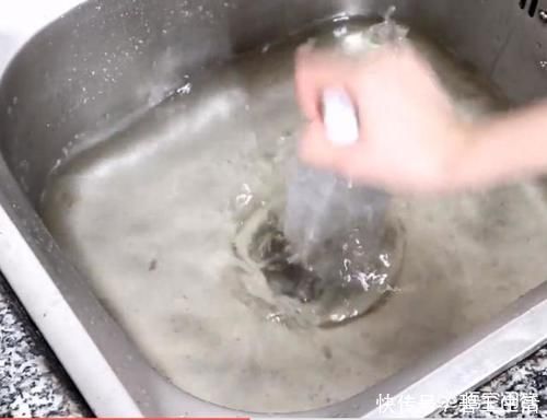堵塞|厨房下水道被油垢堵住了,用什么溶剂可以通畅?