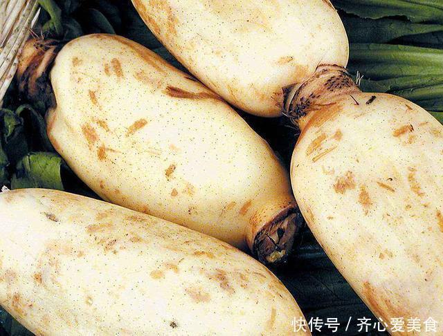 找个旧的大水缸,里面埋节藕,呼呼长出好多藕,产量惊人