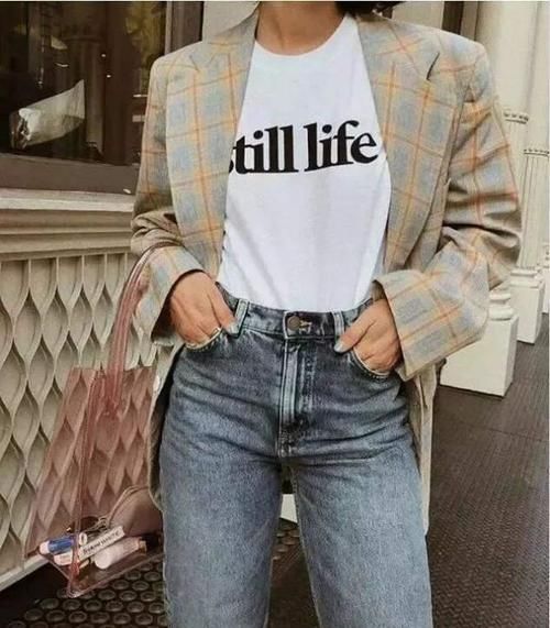 ?大衣里面穿什么才时尚？今年推荐这3种“内搭”，减龄保暖又耐看