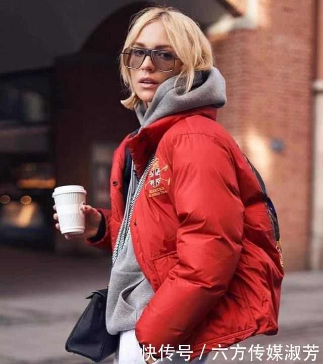 最近火了一种穿法:卫衣+羽绒服,时髦显瘦,承包整个冬季的时尚