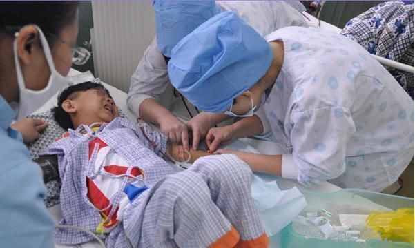 肾衰|8岁男孩,突发肾衰,母亲悔哭不已,告诫:孩子4个地方不能打