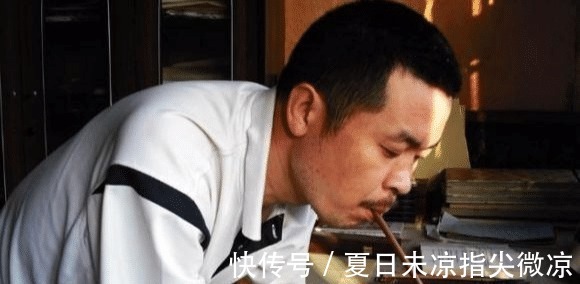 练字!中国书法的一朵奇葩,没有双手却练字几十年,堪称“当代王羲之”