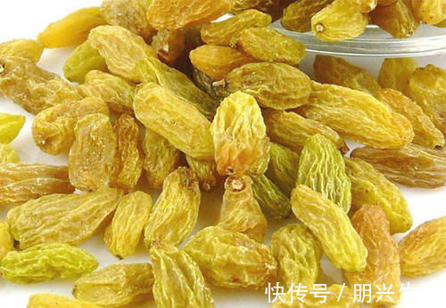 吃葡萄干|50岁后睡前吃点“葡萄干”,3大好处“找上门”,养生更“长寿”