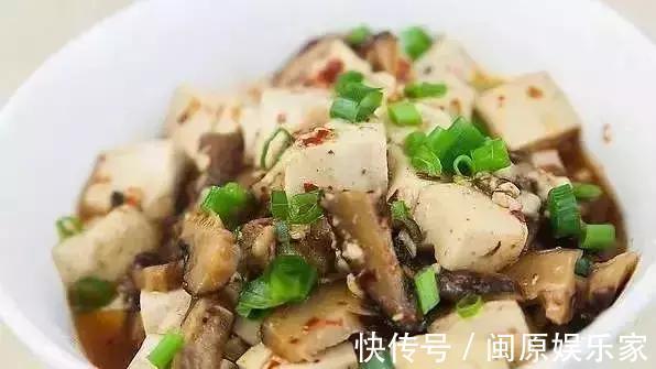 香菇豆腐|美食推荐豆豉蒸鳕鱼,香芹腊肉,香菇豆腐,剁椒金针菇