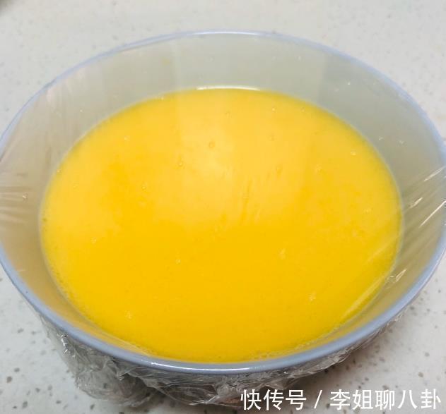 蒸鸡蛋羹不要直接加水,先弄懂3要点,出锅滑嫩鲜美,光滑无气孔