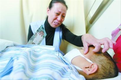 癌症患者|我的命值多少钱普通人查出癌症,该治疗还是直接放弃