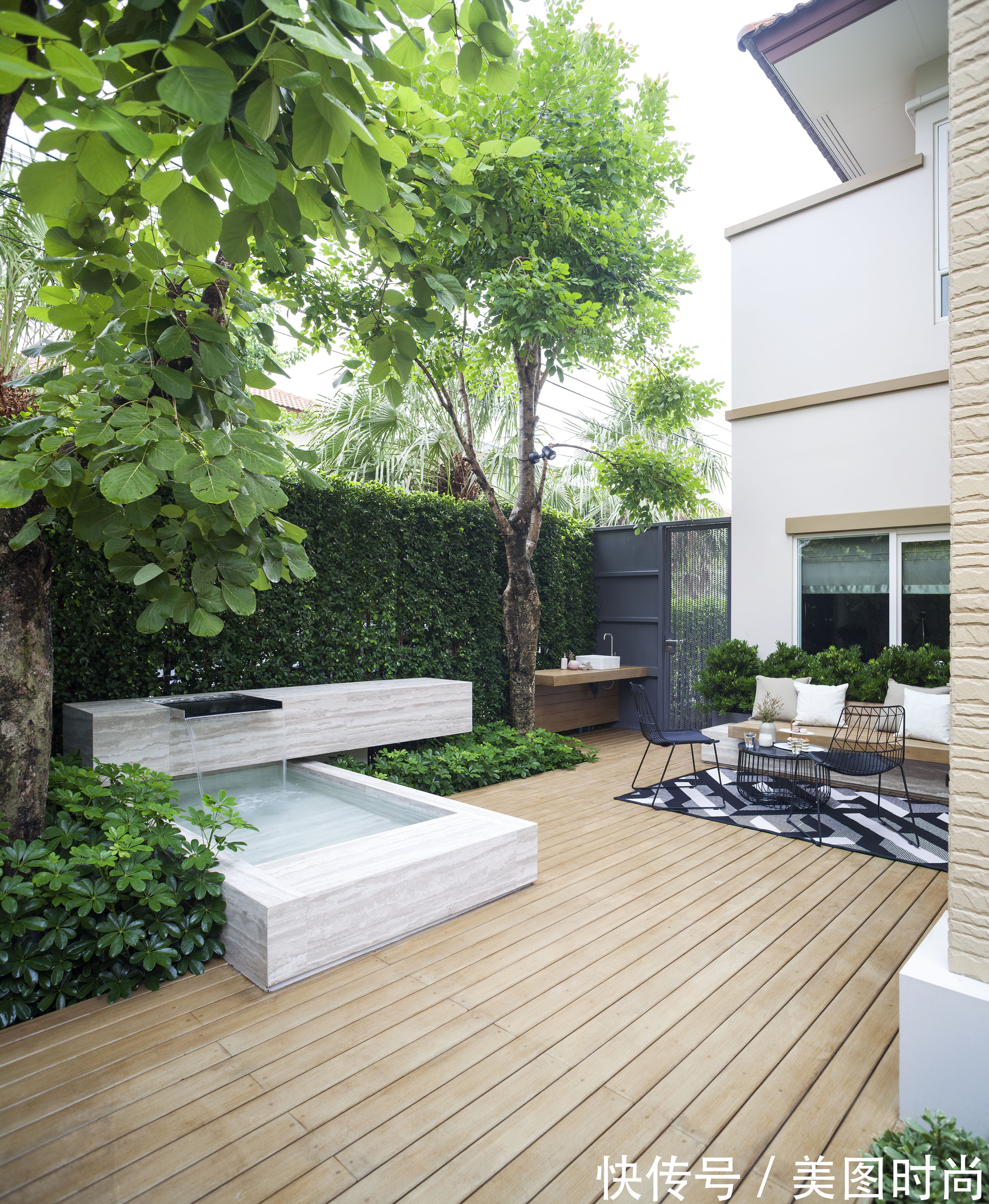 花园|30㎡上下庭院如何设计?这种精致的治愈系现代风小花园,太好看啦