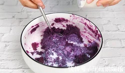 还在做电饭煲蛋糕试试这款松糕,颜值高更美味,香甜软糯更简单