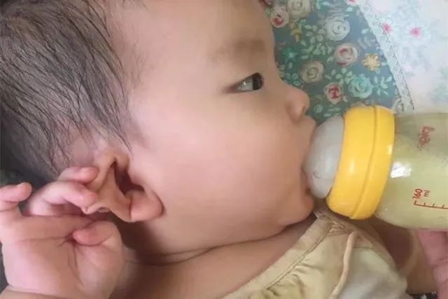 睡眠周期|夜奶频繁坏处多,当孩子发出3个信号时,妈妈就该帮他们断掉了