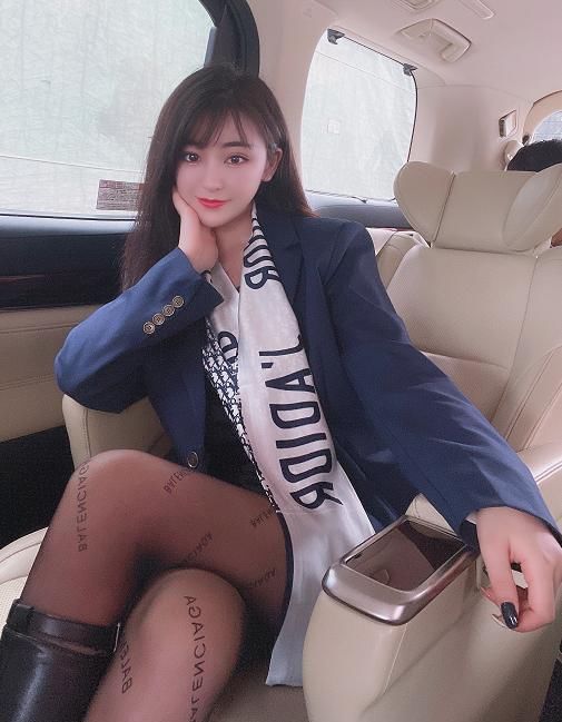 众所周知,网红宝军先是跟情感女主播"李则则"在一起,分手后又和美女网