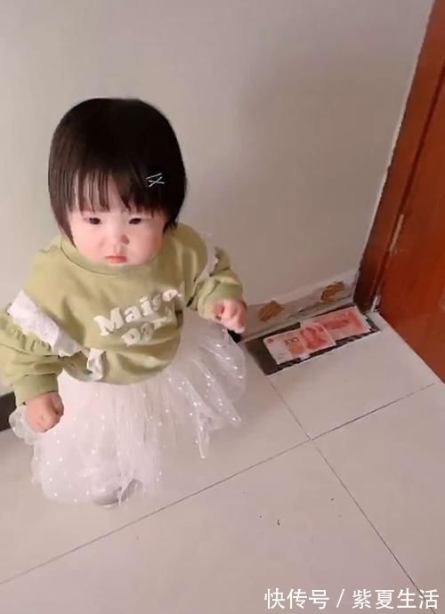 妈妈|女儿不小心暴露爸爸“私房钱”,吓得找妈妈,网友笑翻这小棉袄漏风