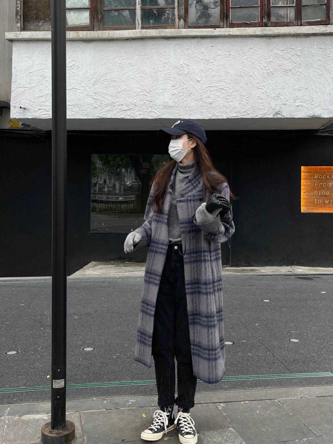 大衣 冬天穿裤子就选黑色牛仔裤,简约百搭不挑人,照着穿就对了