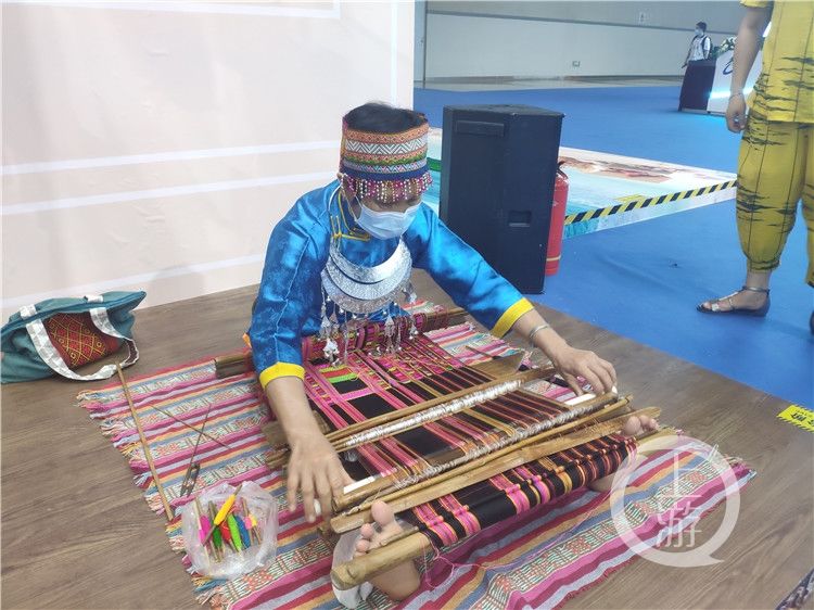 传承|玩转文旅会丨手工编织黎锦 看一眼传承3000年的古老技艺