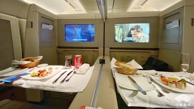 中年|拔草东航豪华头等舱传说中的丘比特大床房,飞行体验究竟如何