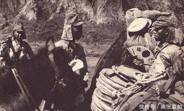 用处|日本军人军帽上面两片布是什么虽然很丑,但用处却不小