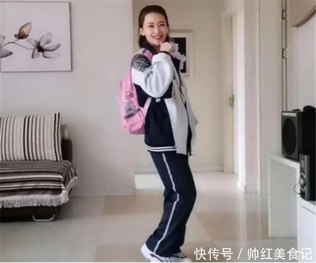 颜值|80后宝妈穿上初中女儿校服,惊艳了宝爸,网友:是心动啊