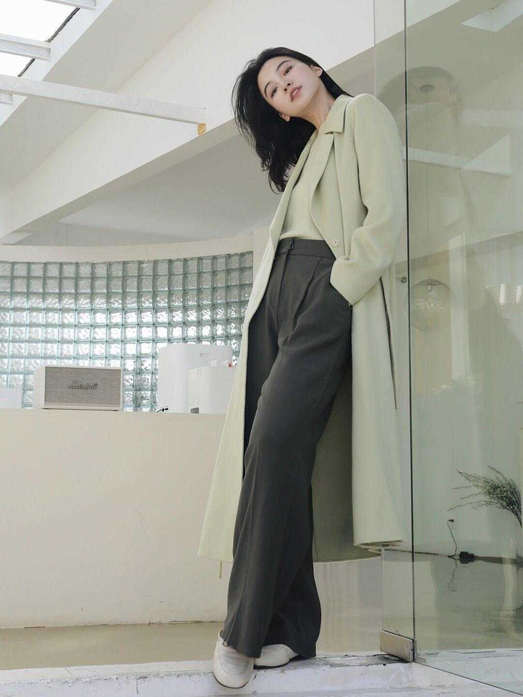 乐福鞋|喜欢拖地西装裤的小仙女们集合了!与这几双鞋子搭配,超级显脚小