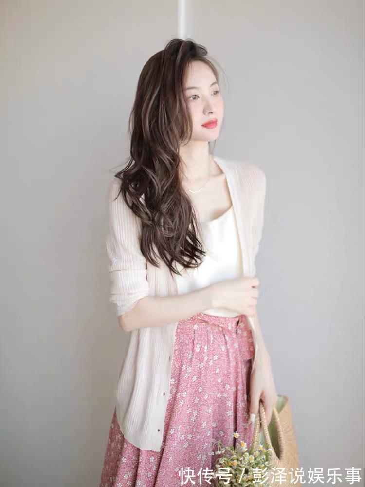 小开衫 现在正是穿小开衫的季节!遮肉又显瘦,搭配裙子太美了