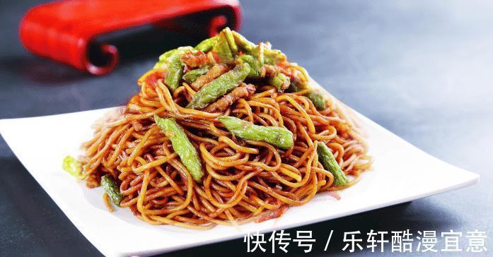盖子|做焖面也有讲究，教您一招，面条筋道入味，香气浓郁，一看就会做