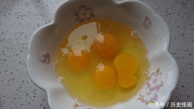 馅饼|家常菜：韭菜鸡蛋馅饼每一口都有鲜嫩劲儿