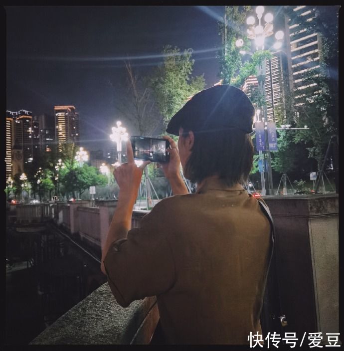 氛围感|210825 朱正廷发文将与重庆告别 夜游重庆氛围感拉满的随手拍公开