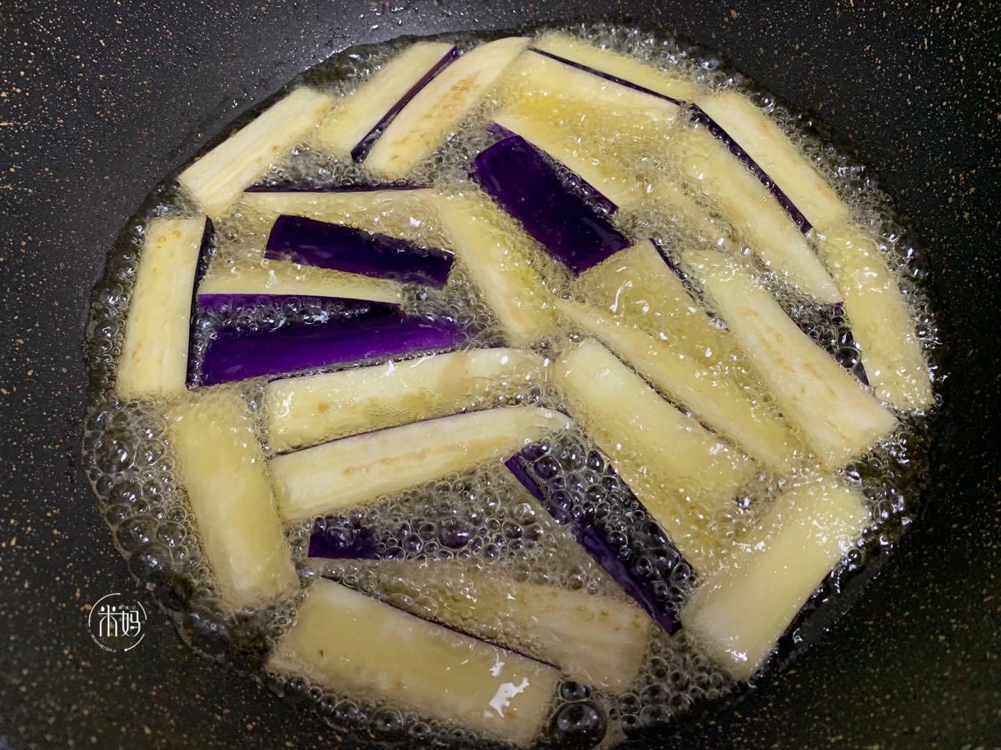 鲜香|这两样素菜一起炒，实在太鲜香了，难怪女儿爱吃，比吃肉都香