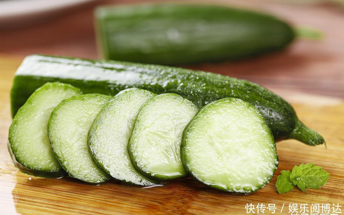 搅拌均匀|凉拌黄瓜,直接用刀切就错了,多加1个小步骤,黄瓜多汁又好吃